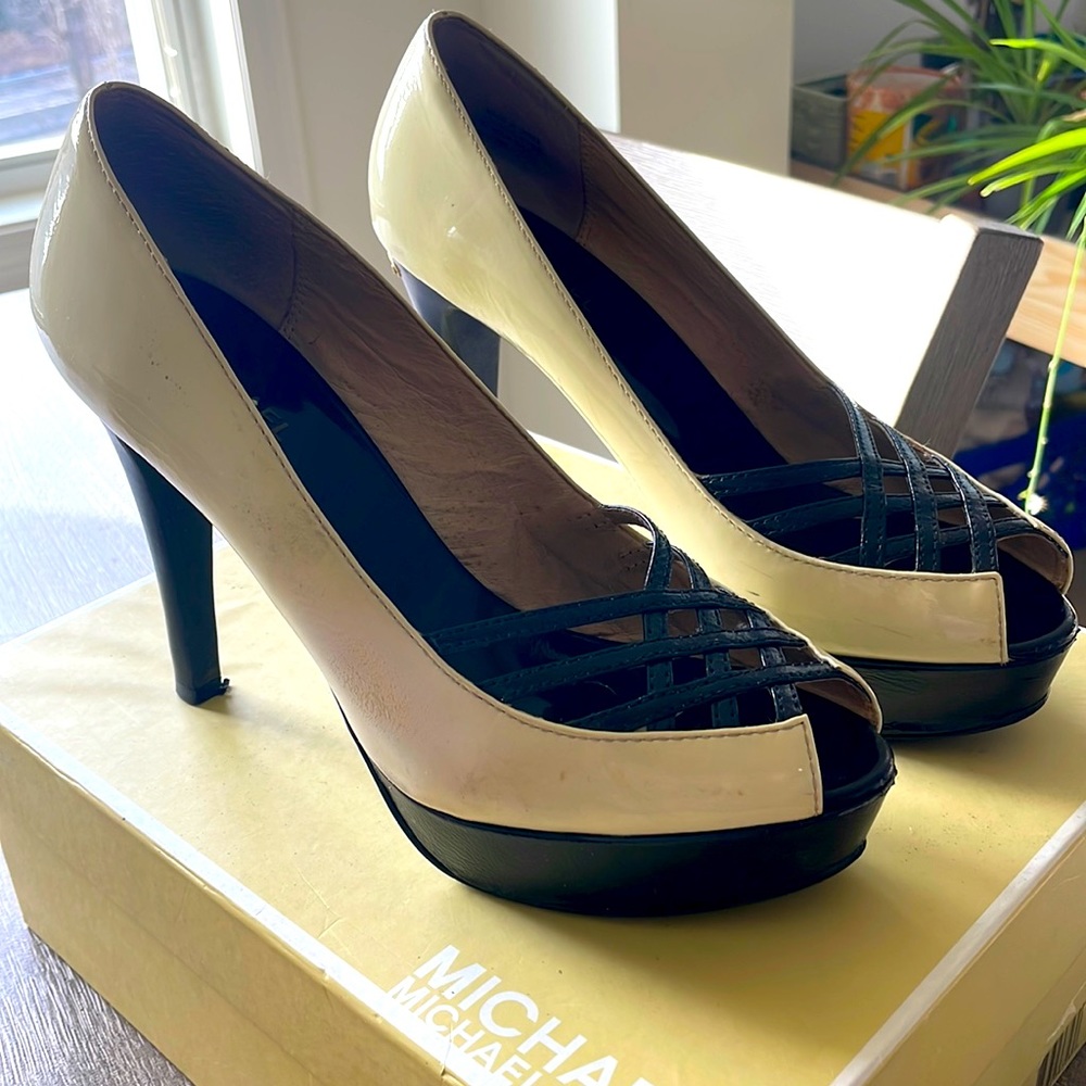 Michael Kors platform peekaboo patent leather shoes